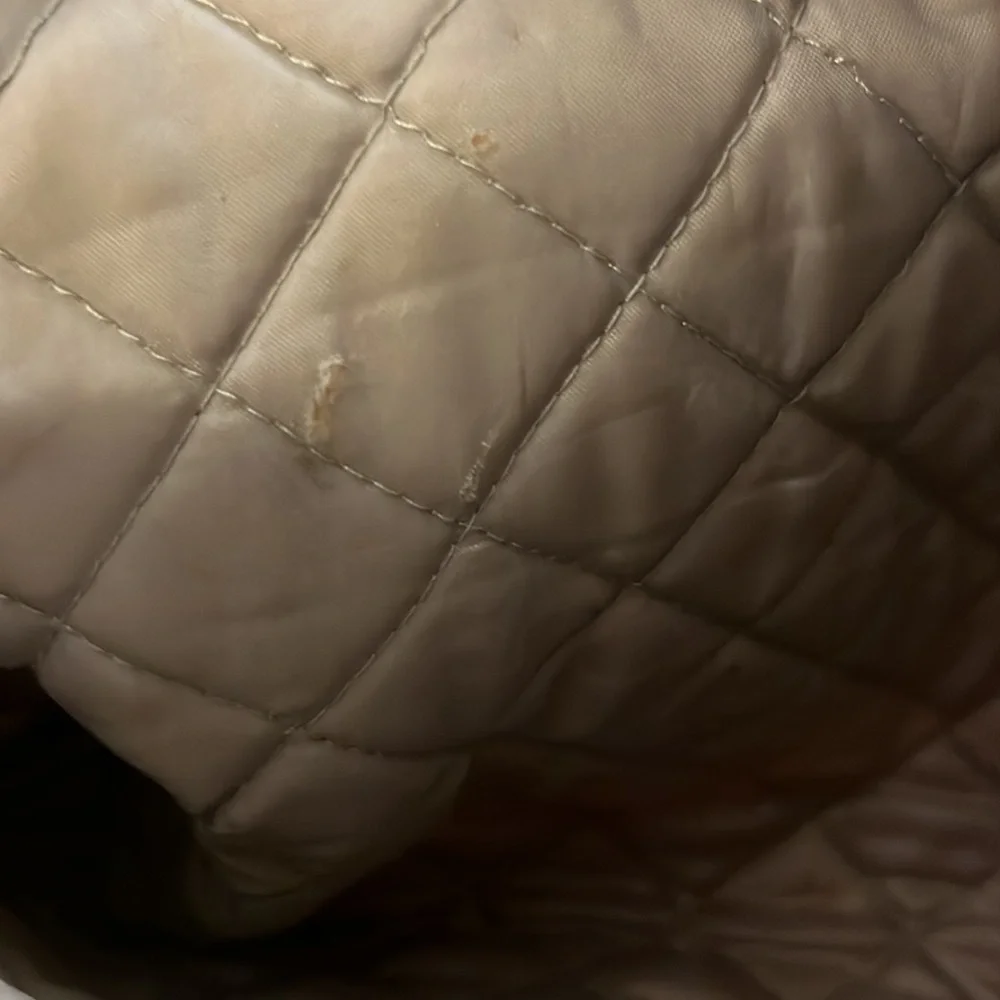 Two Women’s Matching Quilted Floral Zipper Pocket Make-up Bags